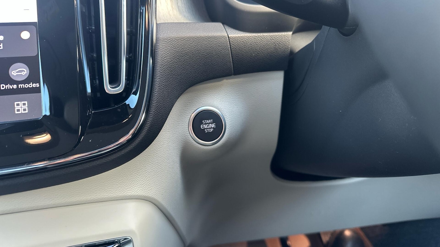 Used Volvo XC40 2025 for sale - 77040224: Photo 37