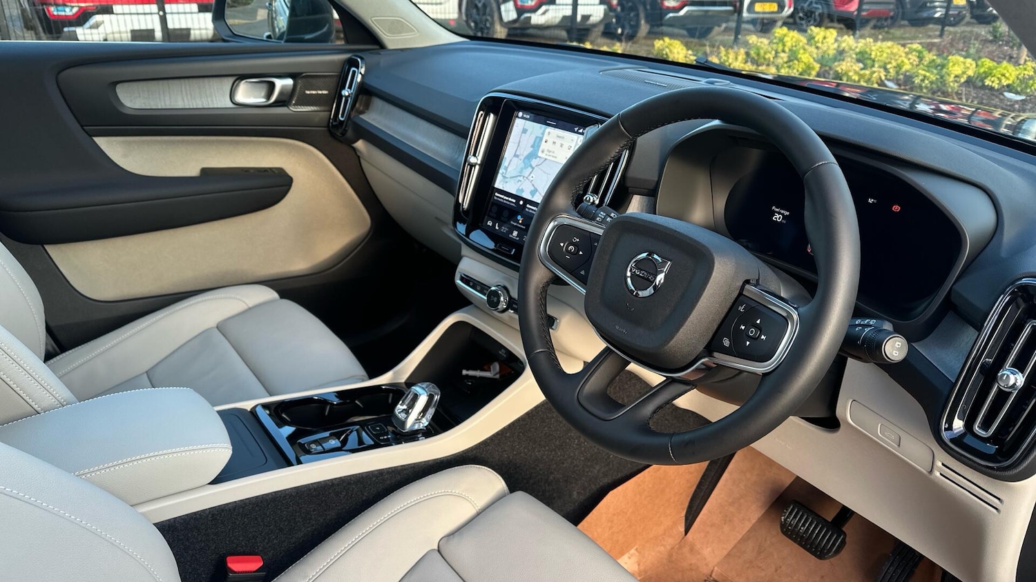 Used Volvo XC40 2025 for sale - 77040224: Photo 4