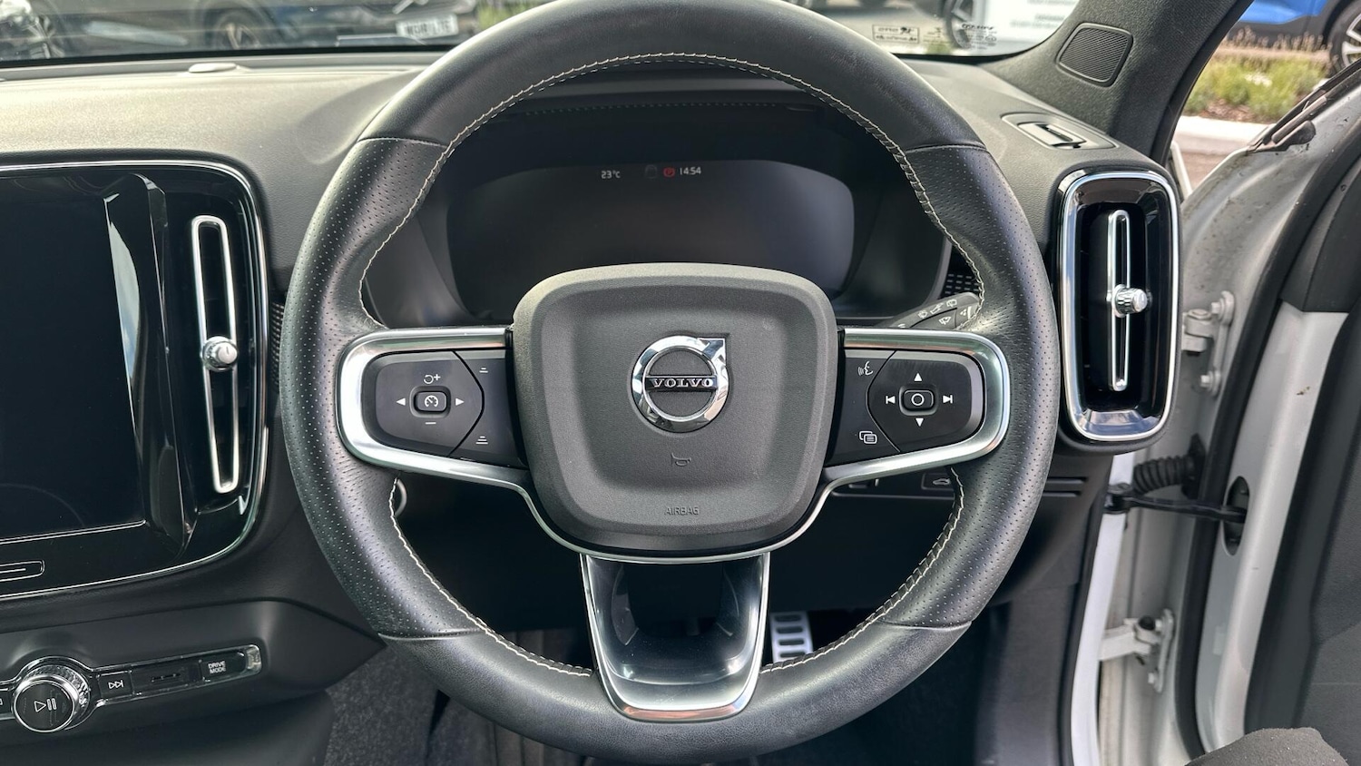 Used Volvo XC40 2020 for sale - 76337307: Photo 10