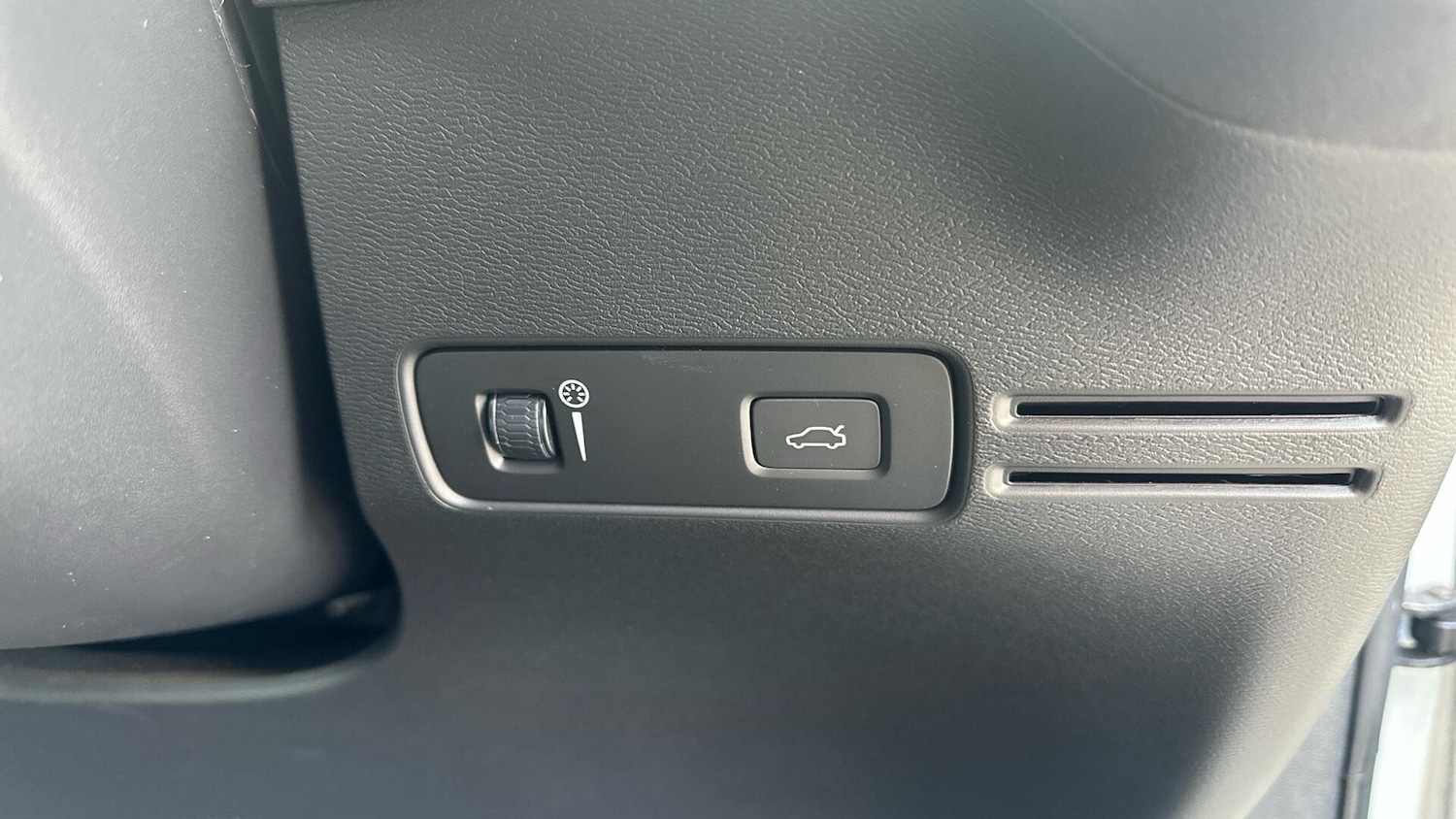 Used Volvo XC40 2020 for sale - 76337307: Photo 29