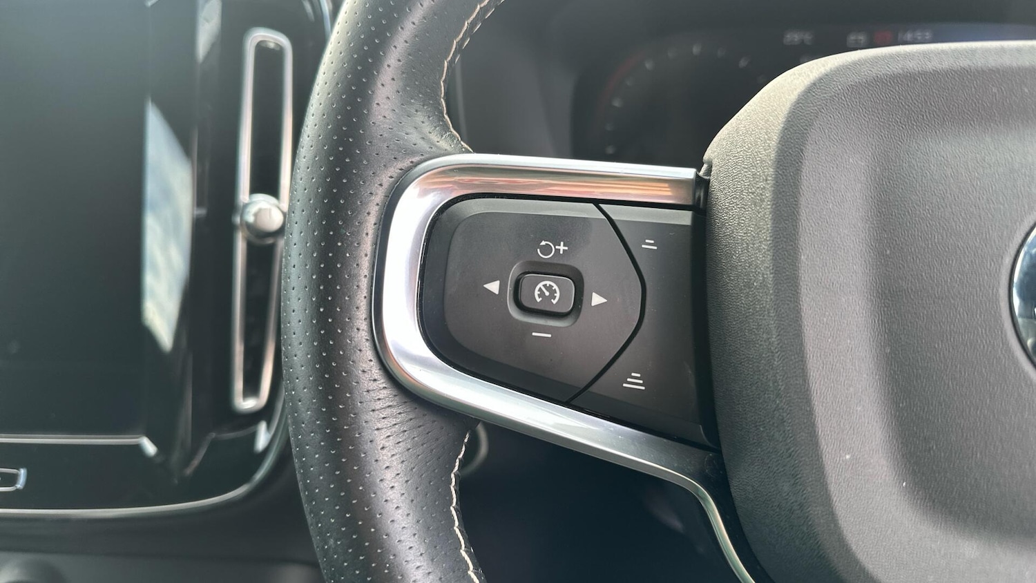 Used Volvo XC40 2020 for sale - 76337307: Photo 32