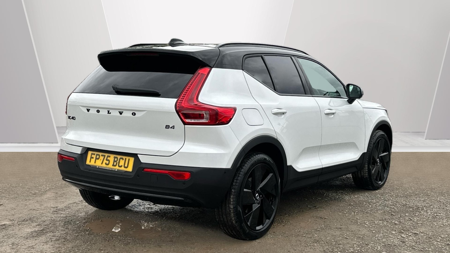 Used Volvo XC40 2025 for sale - 76380513: Photo 2