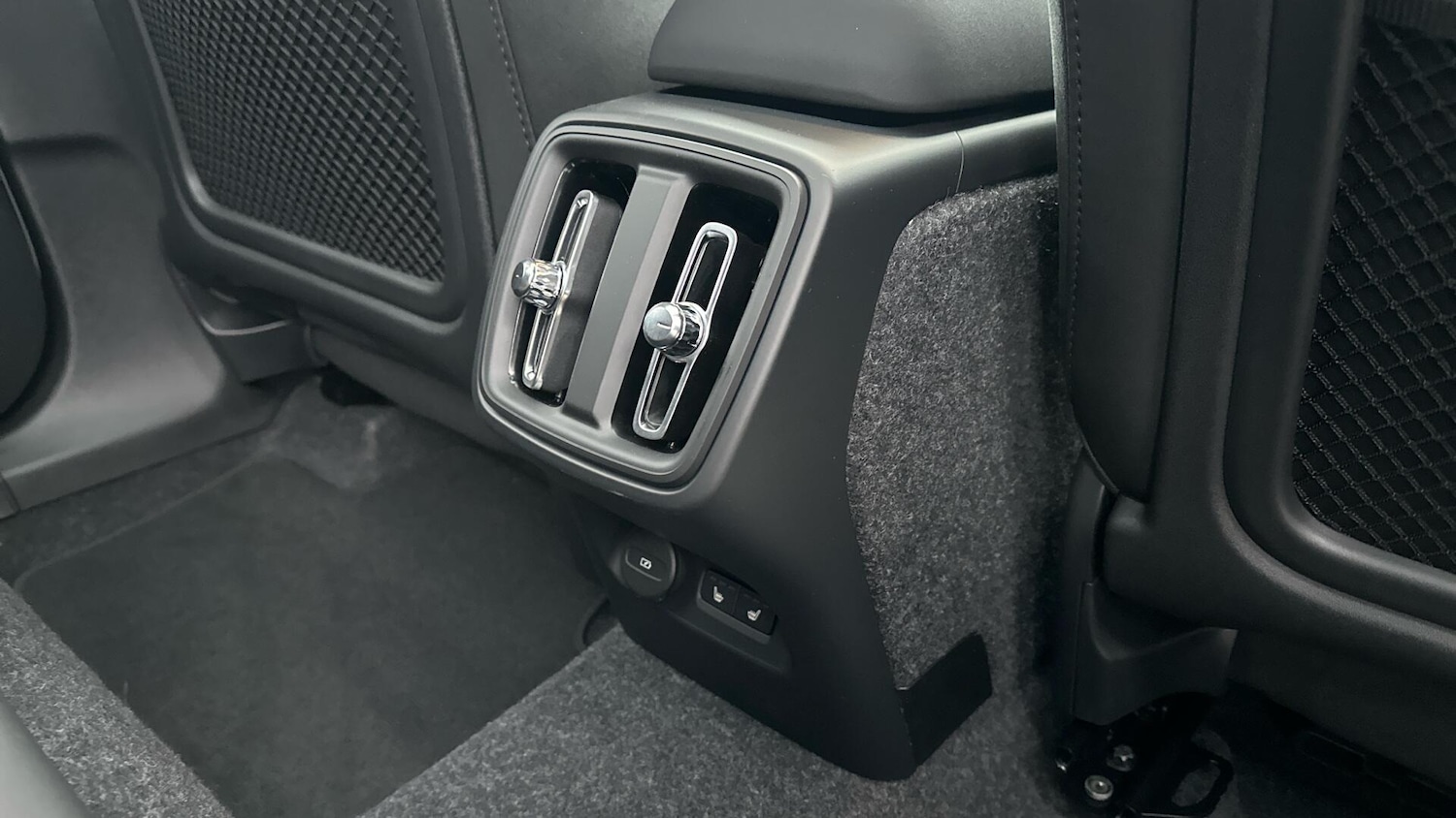 Used Volvo XC40 2025 for sale - 76380513: Photo 25