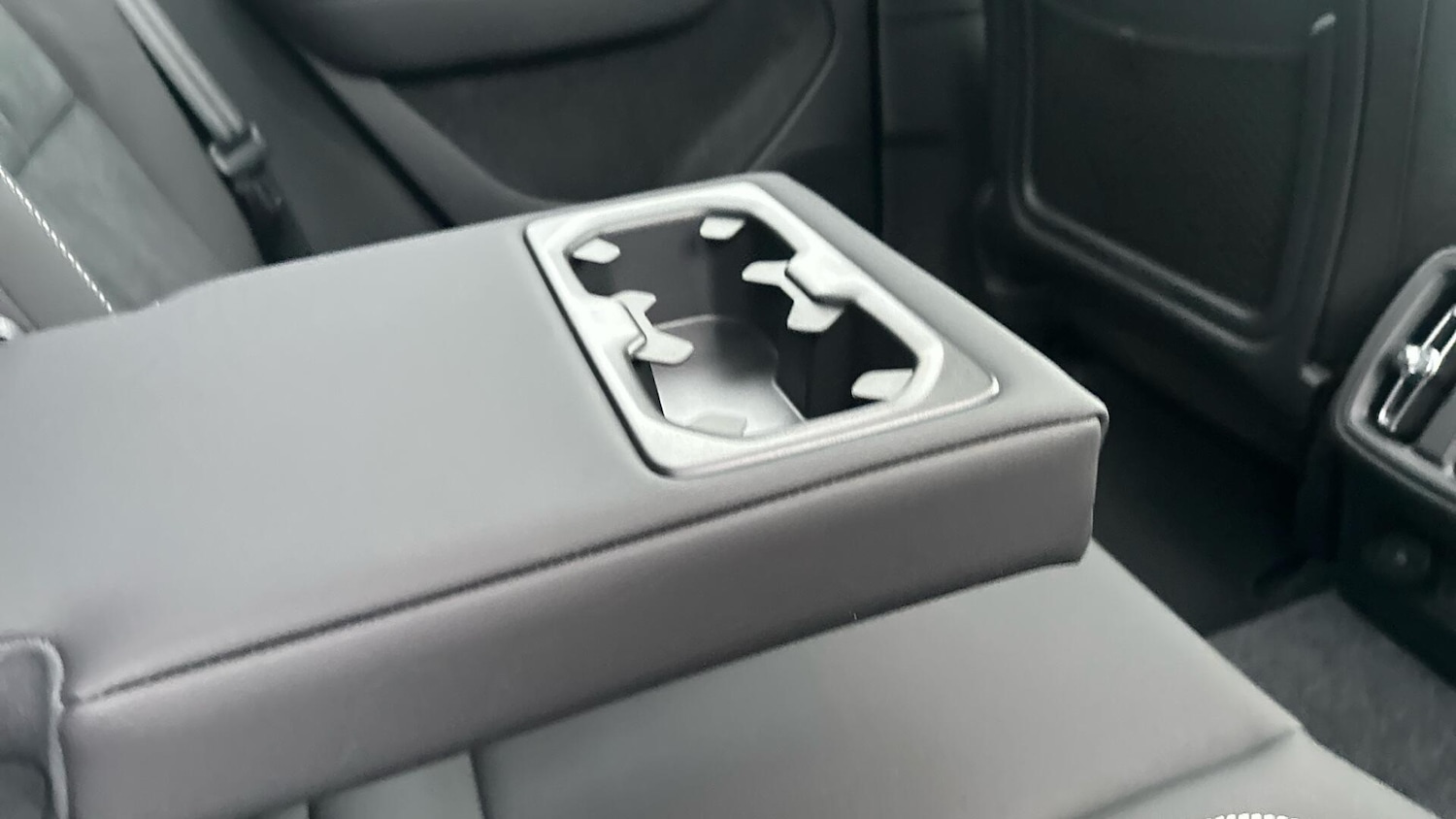 Used Volvo XC40 2025 for sale - 76380513: Photo 27