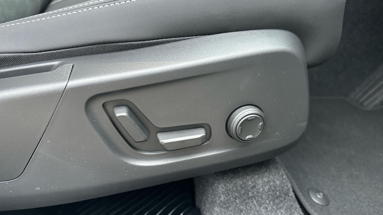 Used Volvo XC40 2025 for sale - 76380513: Photo 31