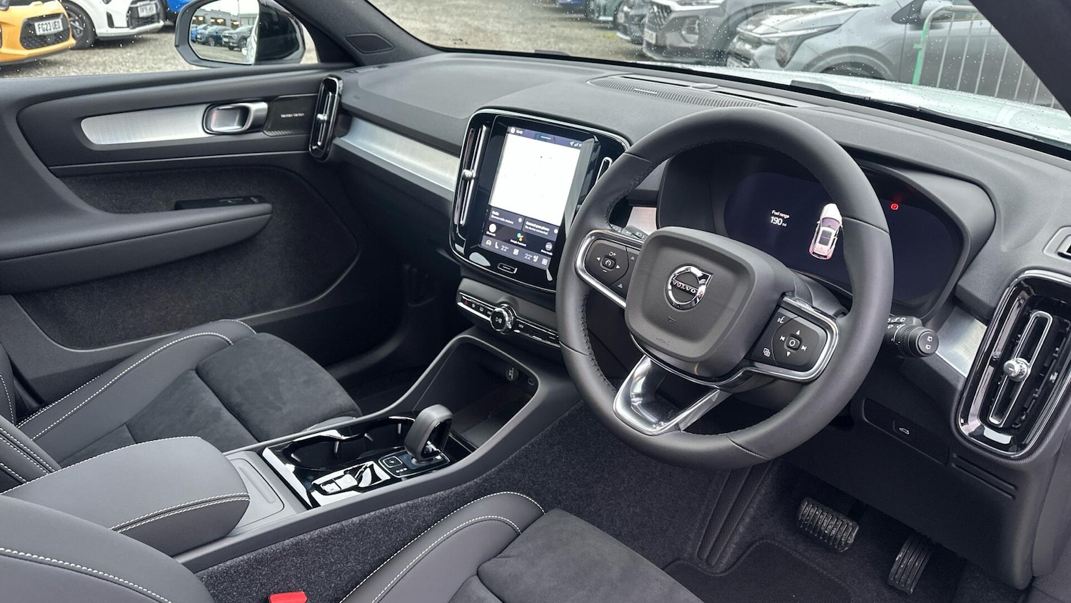 Used Volvo XC40 2025 for sale - 76380513: Photo 4