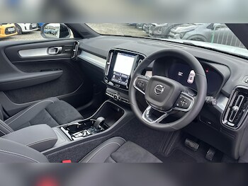 Used Volvo XC40 2025 for sale - 76380513: Photo