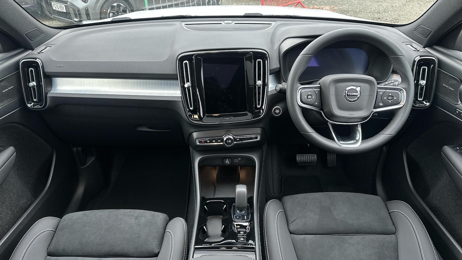 Used Volvo XC40 2025 for sale - 76380513: Photo 5
