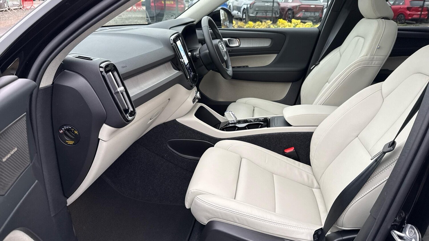 Used Volvo XC40 2025 for sale - 77672954: Photo 24