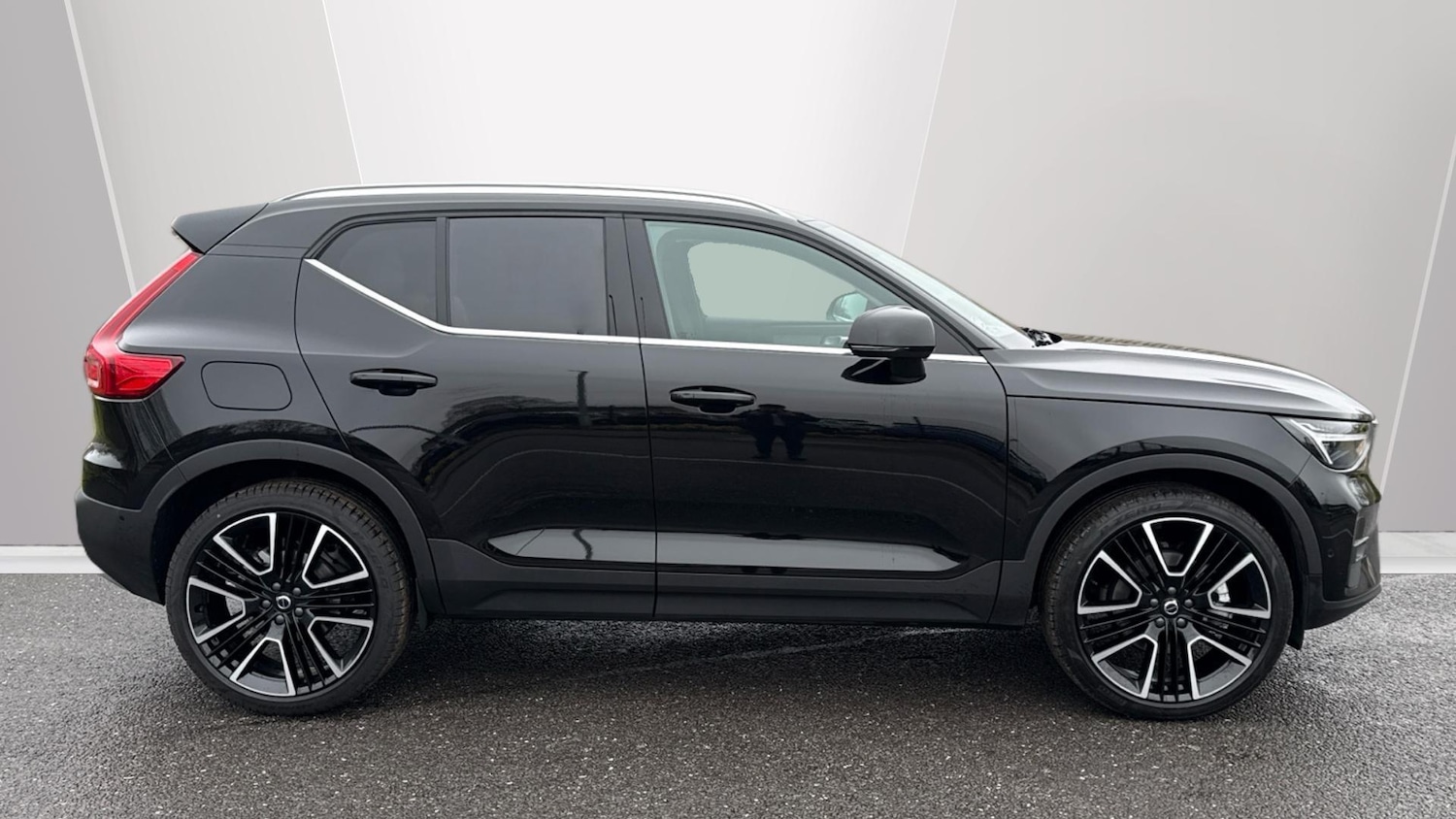 Used Volvo XC40 2025 for sale - 77672954: Photo 3