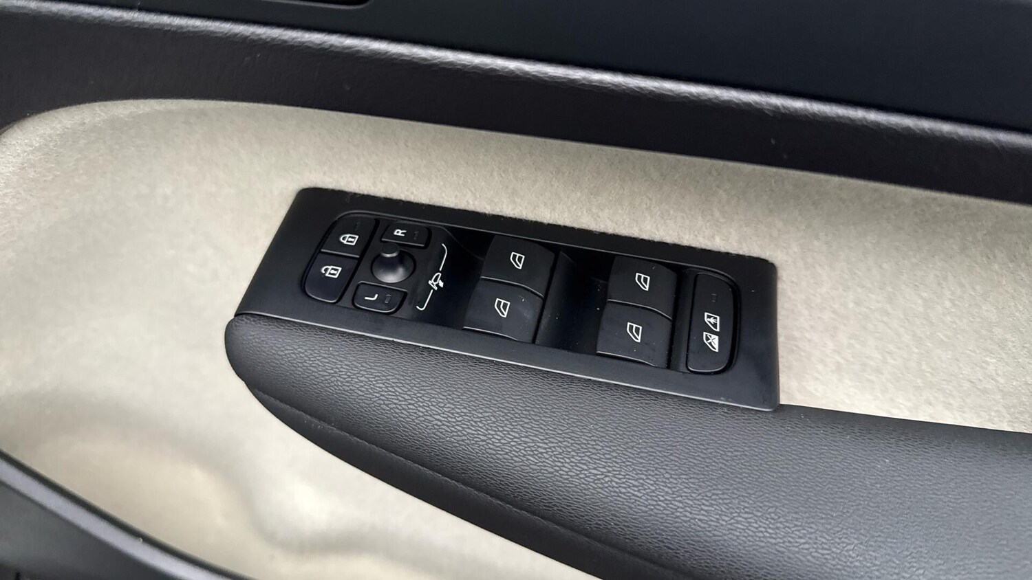 Used Volvo XC40 2025 for sale - 77672954: Photo 31