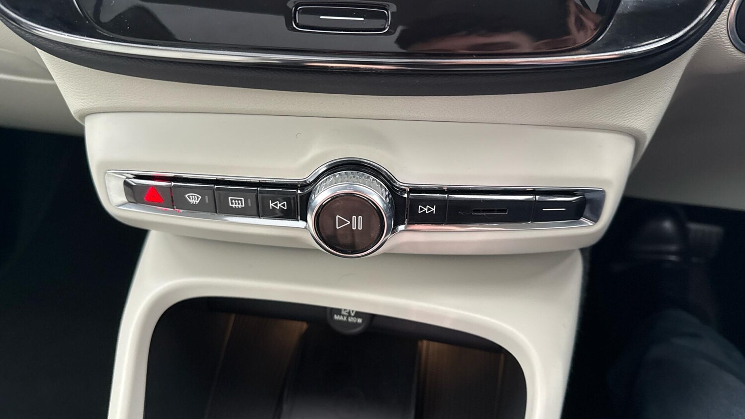 Used Volvo XC40 2025 for sale - 77672954: Photo 36