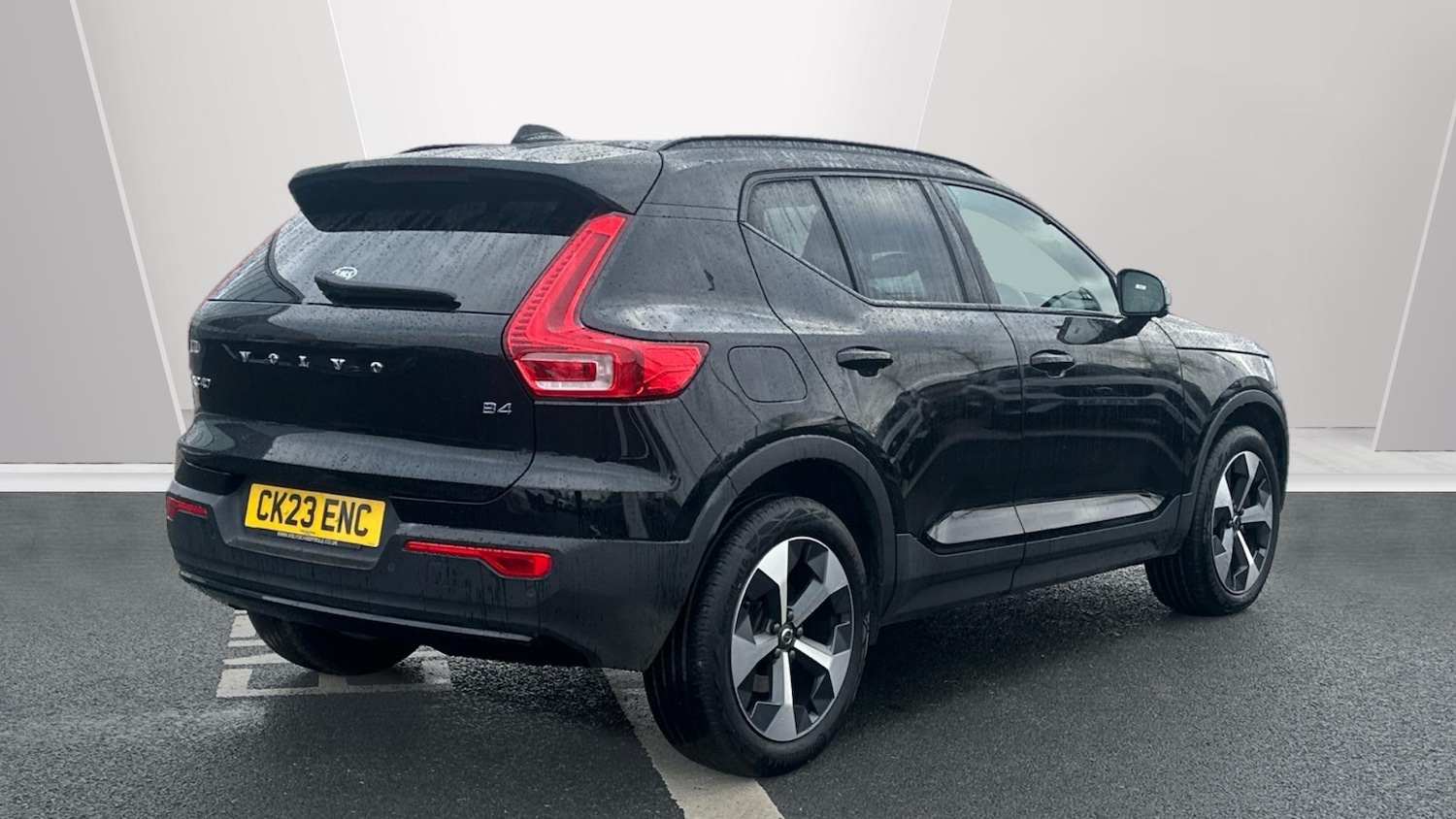 Used Volvo XC40 2023 for sale - 76715495: Photo 2