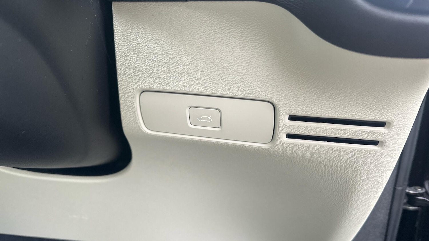 Used Volvo XC40 2023 for sale - 76715495: Photo 29