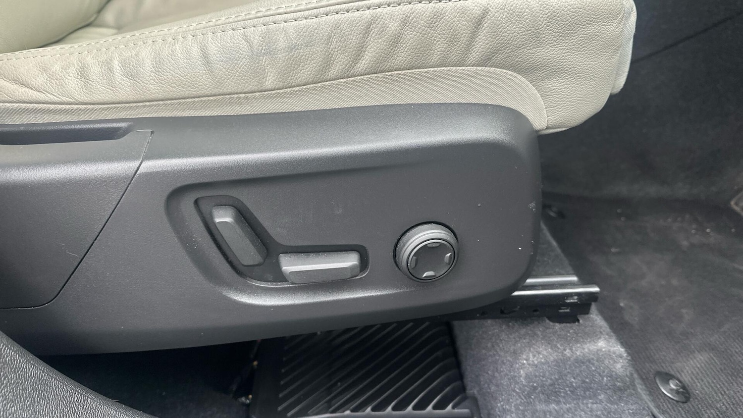 Used Volvo XC40 2023 for sale - 76715495: Photo 30