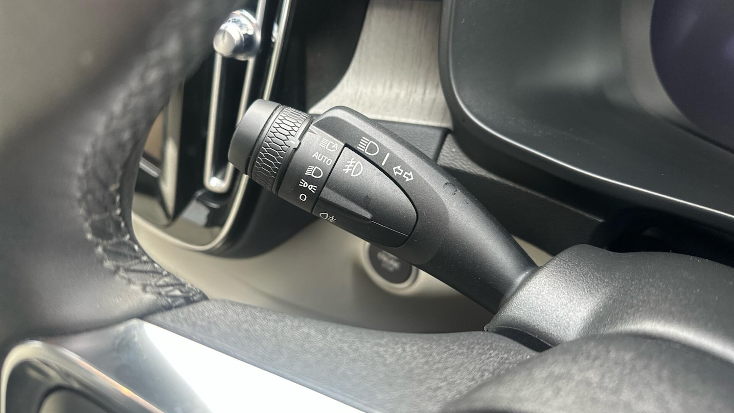 Used Volvo XC40 2023 for sale - 76715495: Photo 34