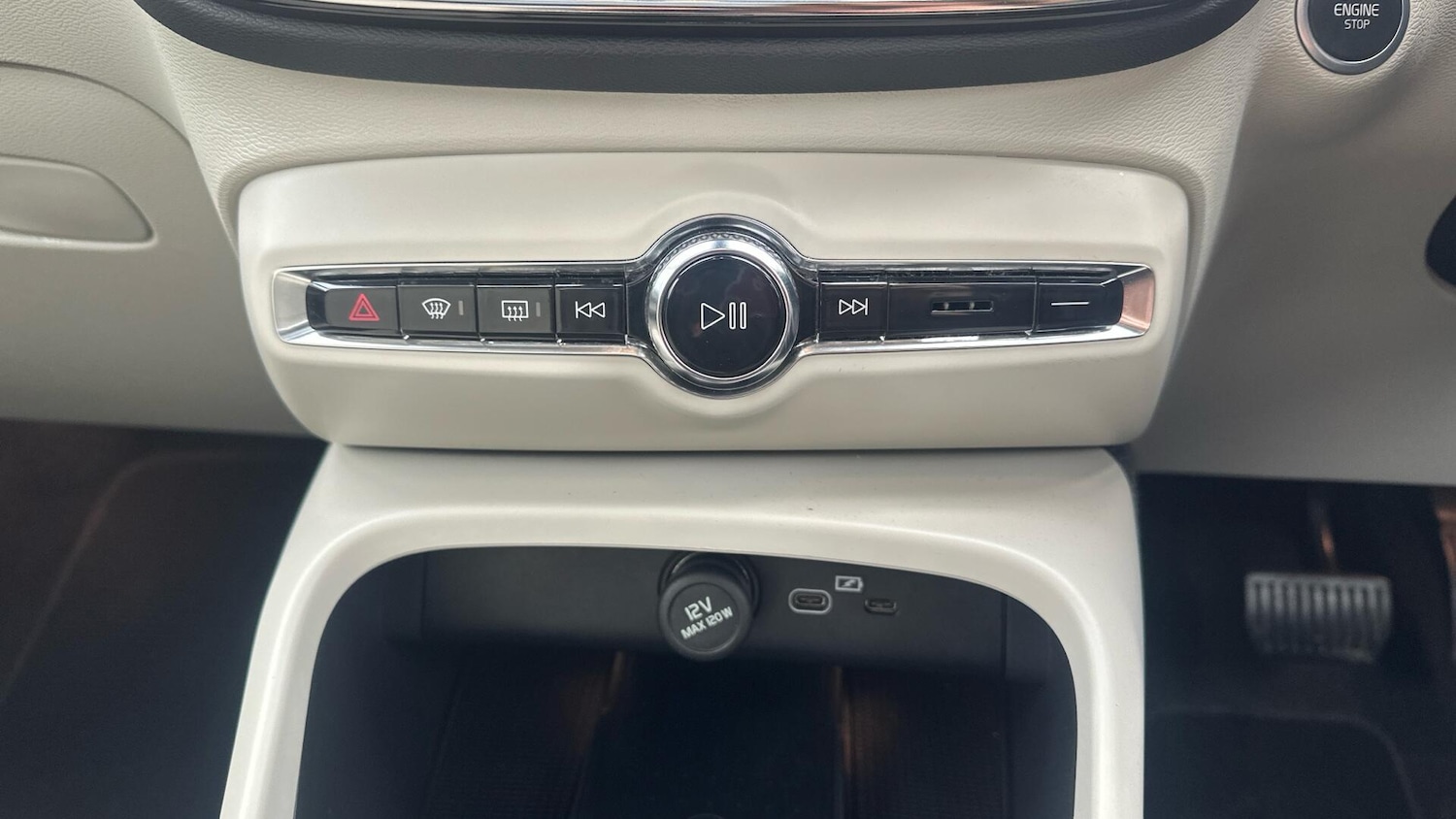 Used Volvo XC40 2023 for sale - 76715495: Photo 36