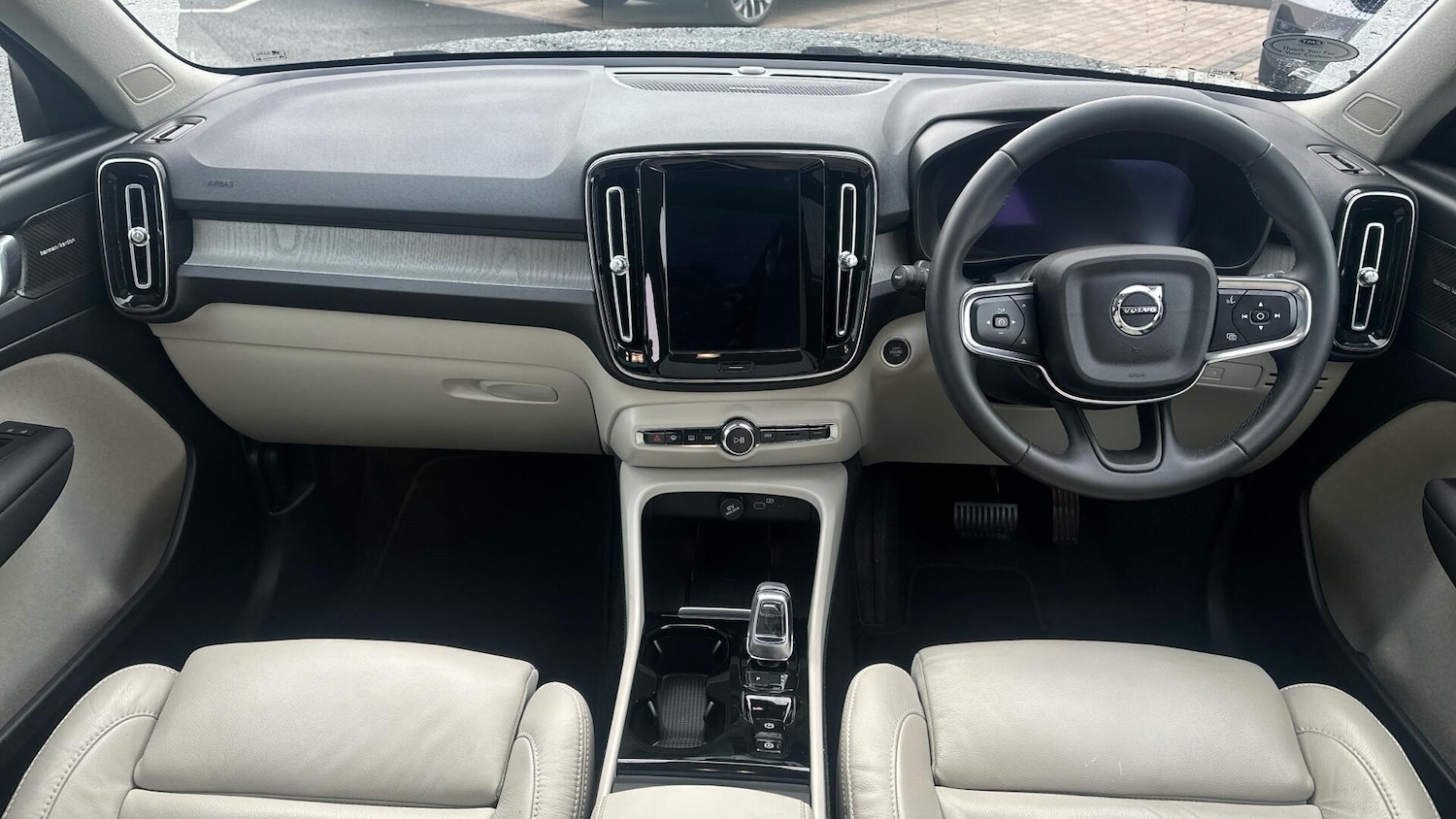 Used Volvo XC40 2023 for sale - 76715495: Photo 5