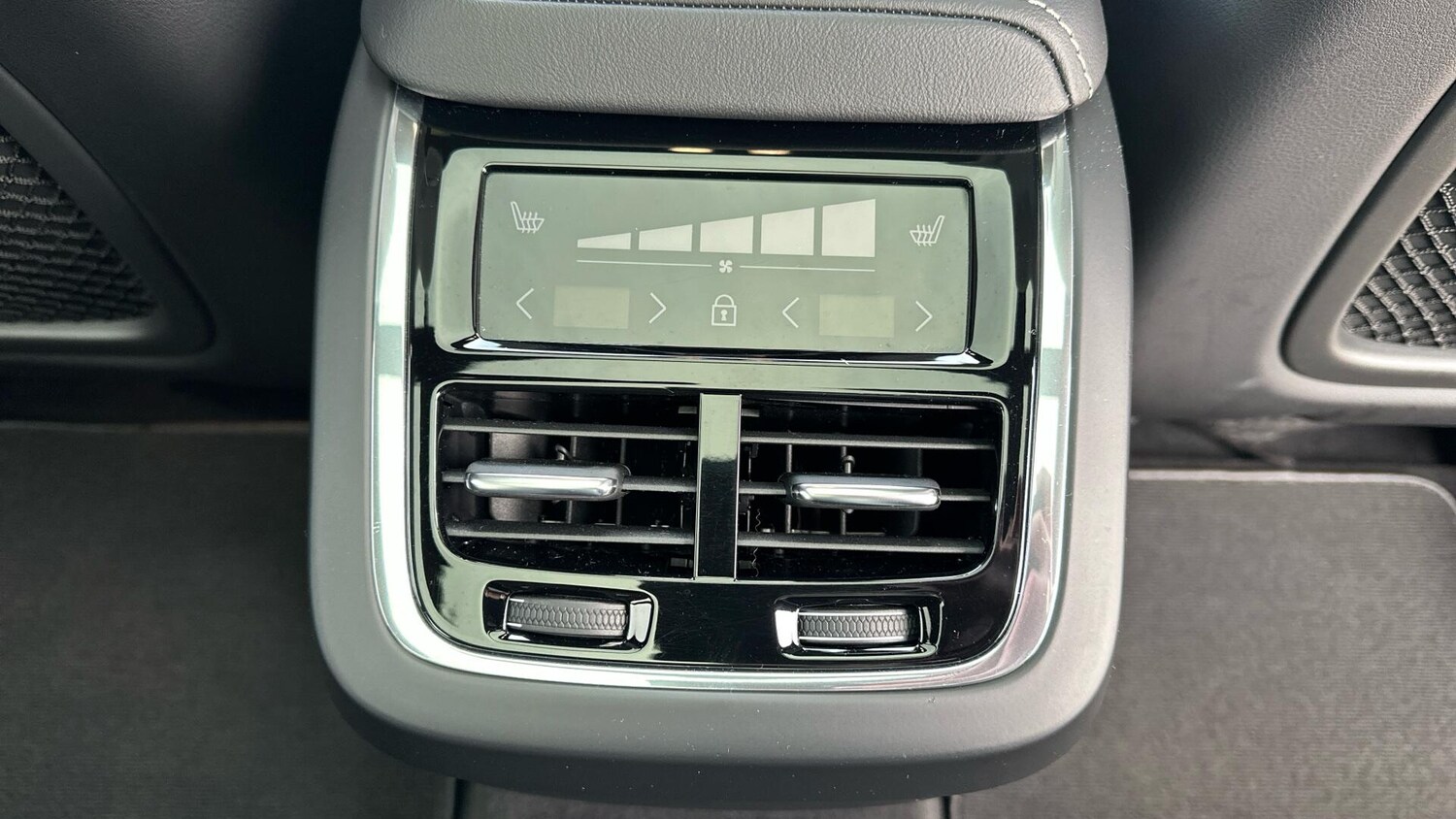 Used Volvo XC60 2022 for sale - 78035146: Photo 36