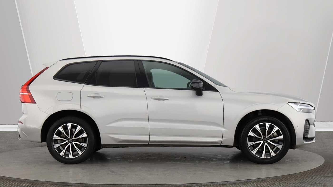 Used Volvo XC60 2023 for sale - 78058240: Photo 2