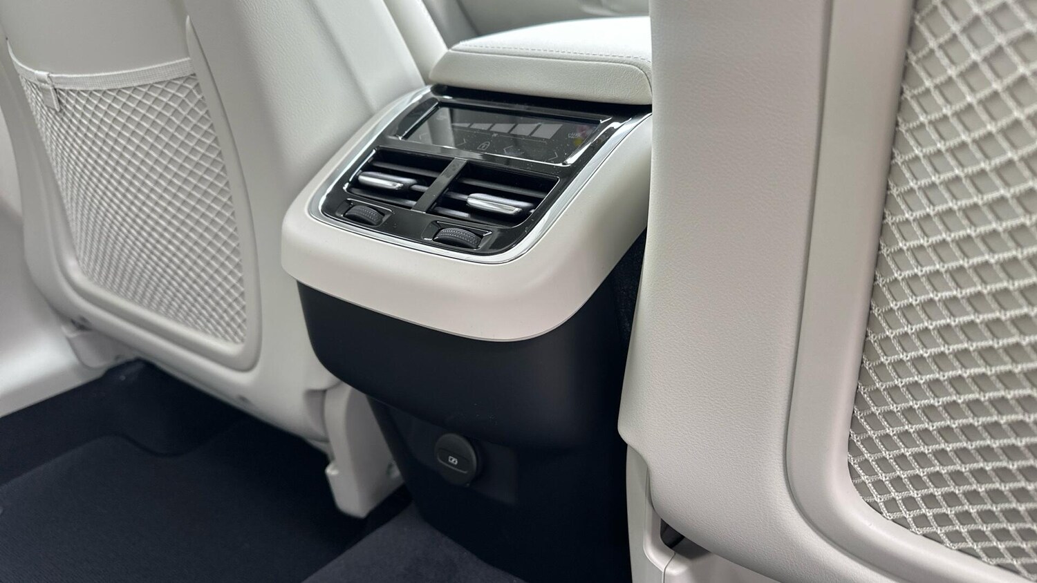 Used Volvo XC60 2025 for sale - 76457514: Photo 27