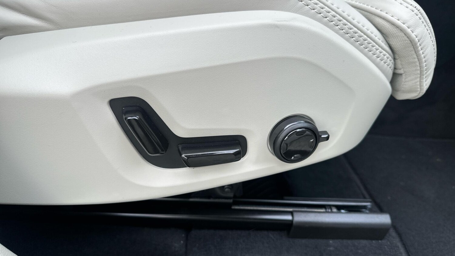 Used Volvo XC60 2025 for sale - 76457514: Photo 32