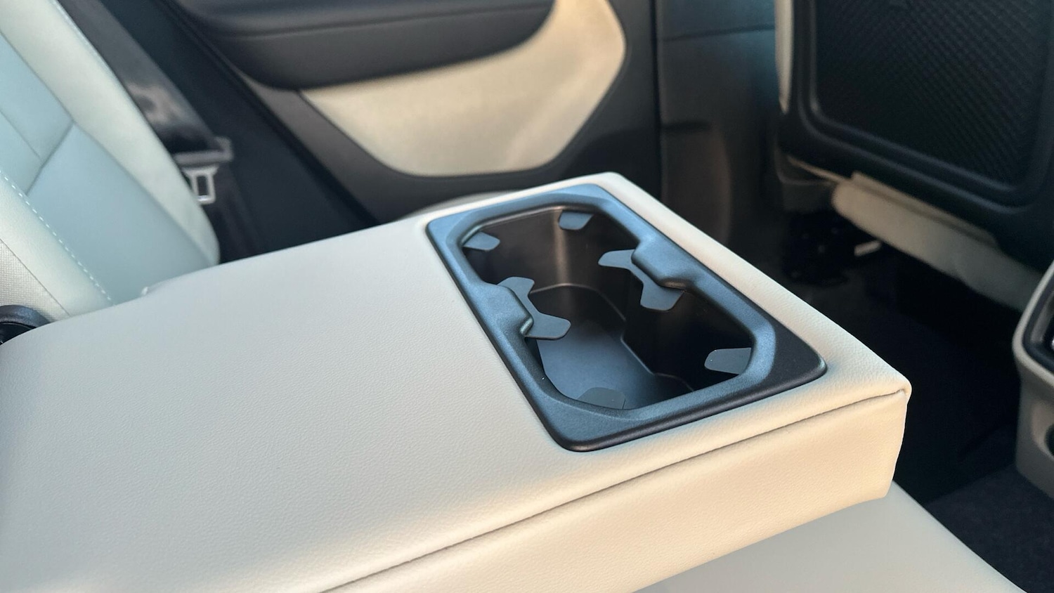 Used Volvo XC40 2025 for sale - 77040453: Photo 28