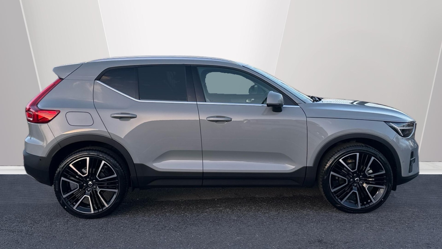 Used Volvo XC40 2025 for sale - 77040453: Photo 3