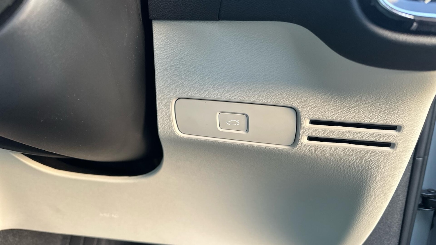 Used Volvo XC40 2025 for sale - 77040453: Photo 30