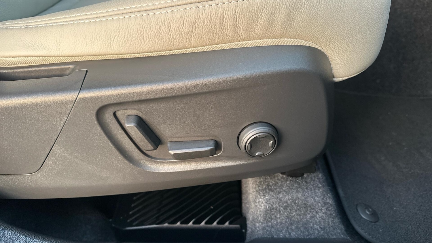 Used Volvo XC40 2025 for sale - 77040453: Photo 31