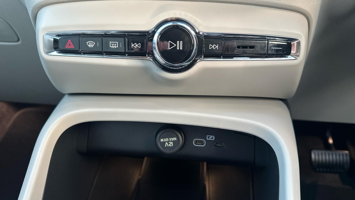 Used Volvo XC40 2025 for sale - 77040453: Photo 37