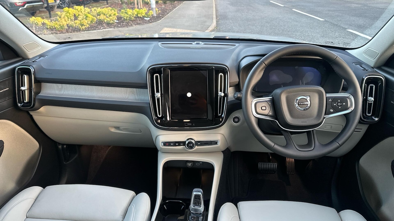 Used Volvo XC40 2025 for sale - 77040453: Photo 5