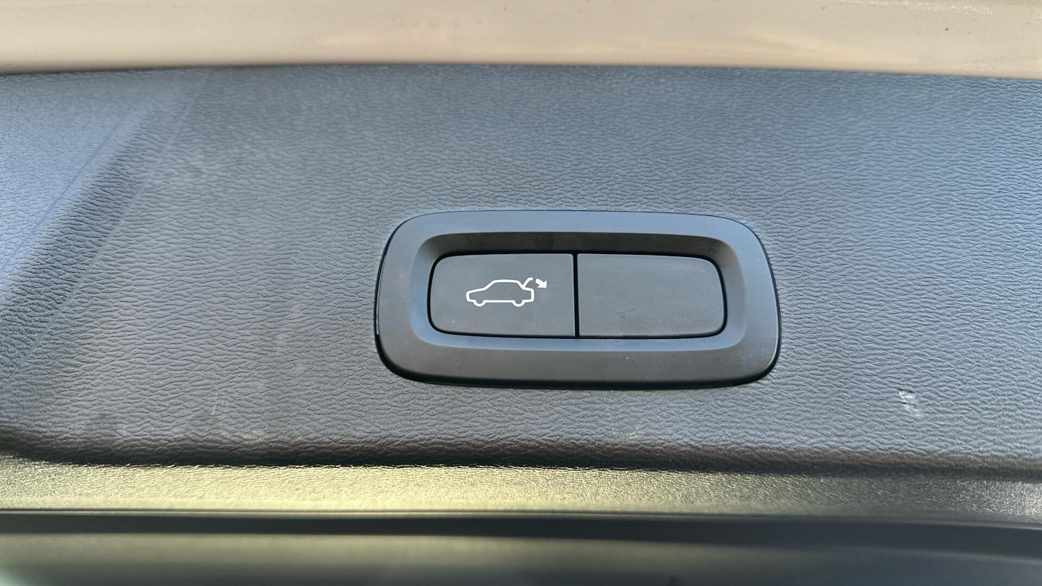 Used Volvo XC40 for sale - 77396504: Photo 23