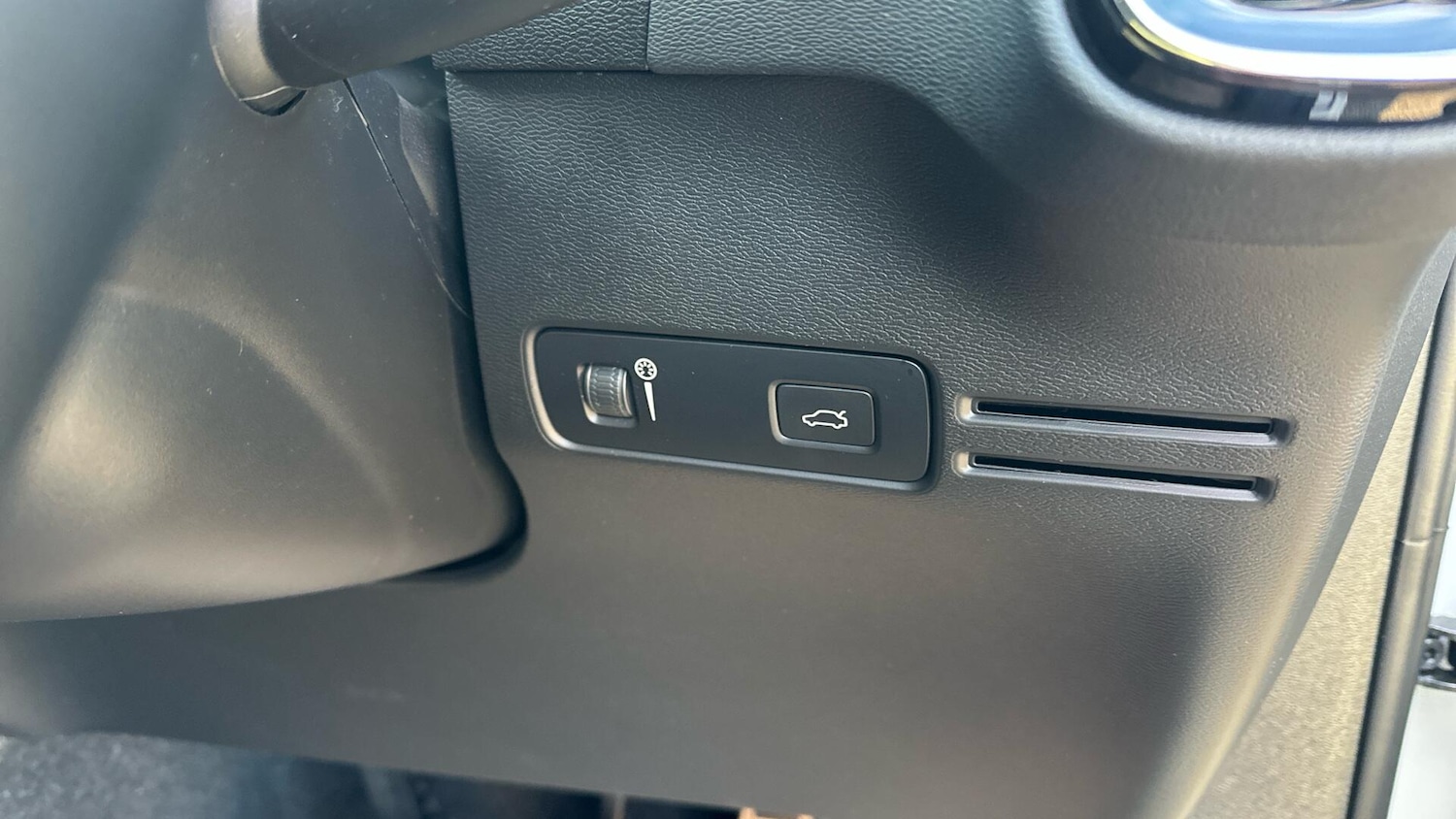 Used Volvo XC40 for sale - 77396504: Photo 29