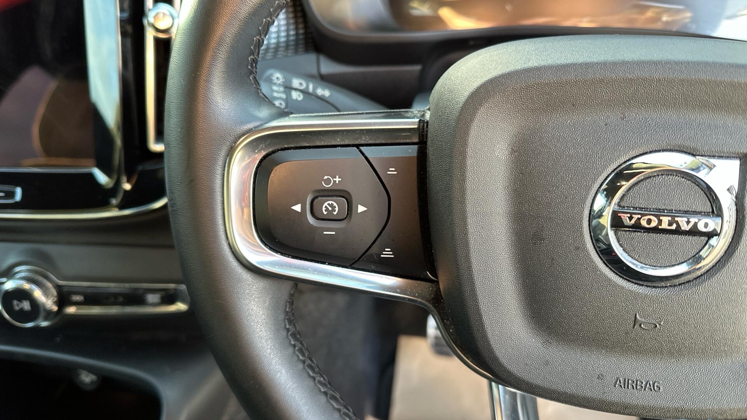 Used Volvo XC40 for sale - 77396504: Photo 32