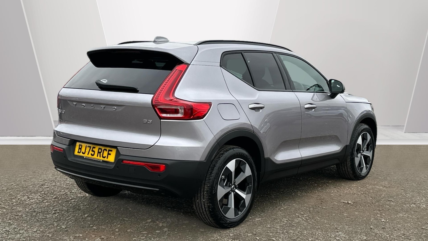 Used Volvo XC40 2025 for sale - 77673028: Photo 2