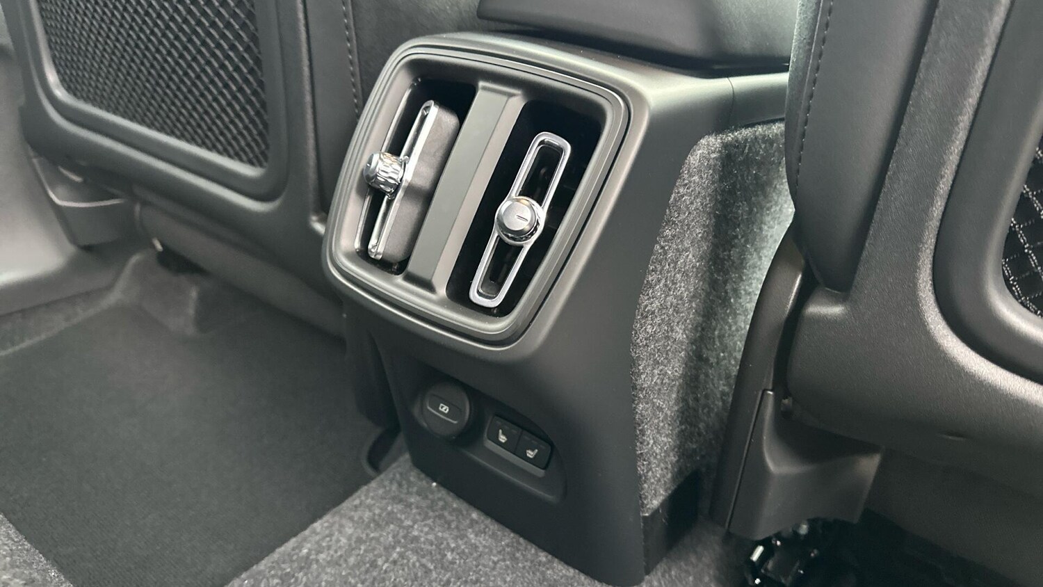 Used Volvo XC40 2025 for sale - 77673028: Photo 26