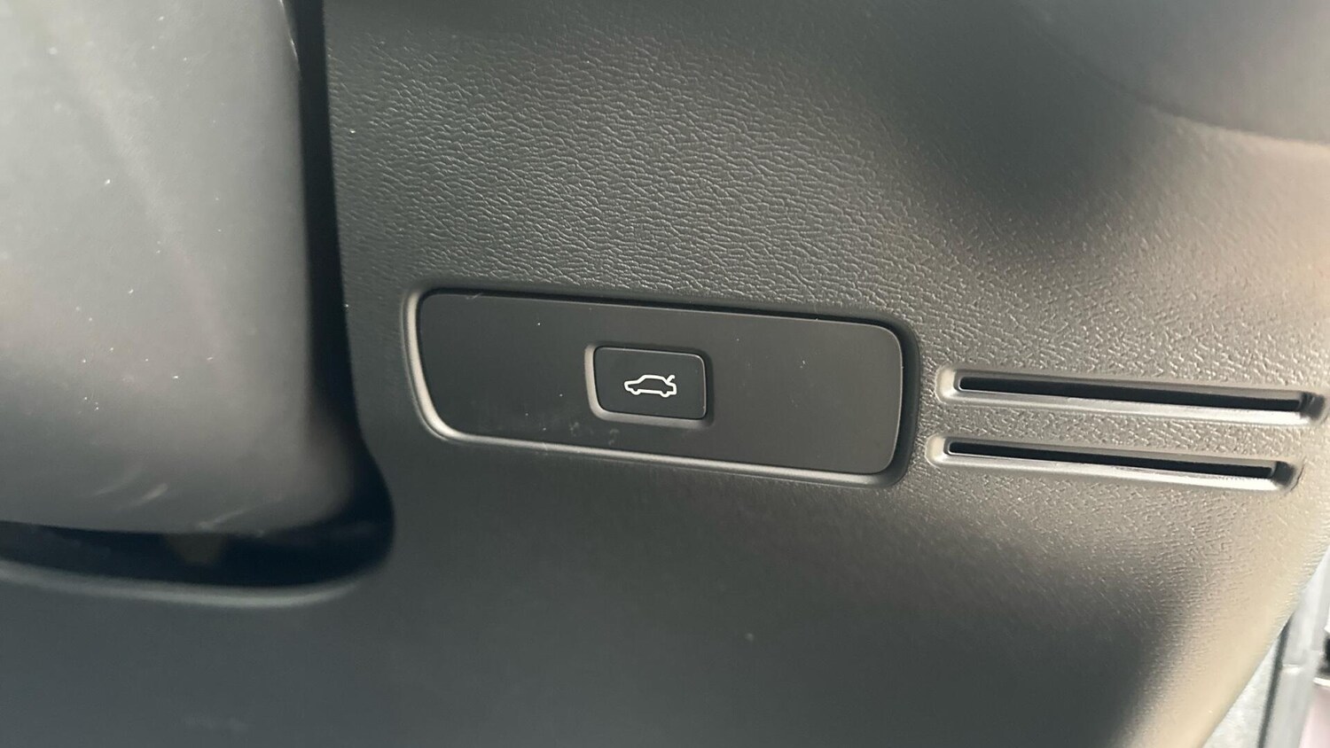 Used Volvo XC40 2025 for sale - 77673028: Photo 31