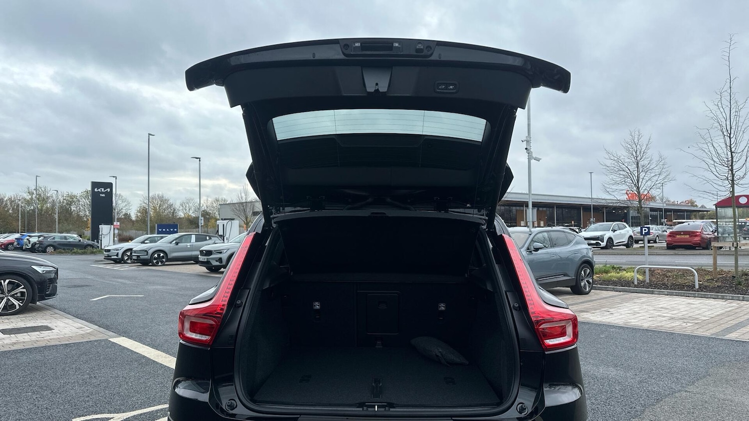 Used Volvo XC40 2025 for sale - 76336873: Photo 13