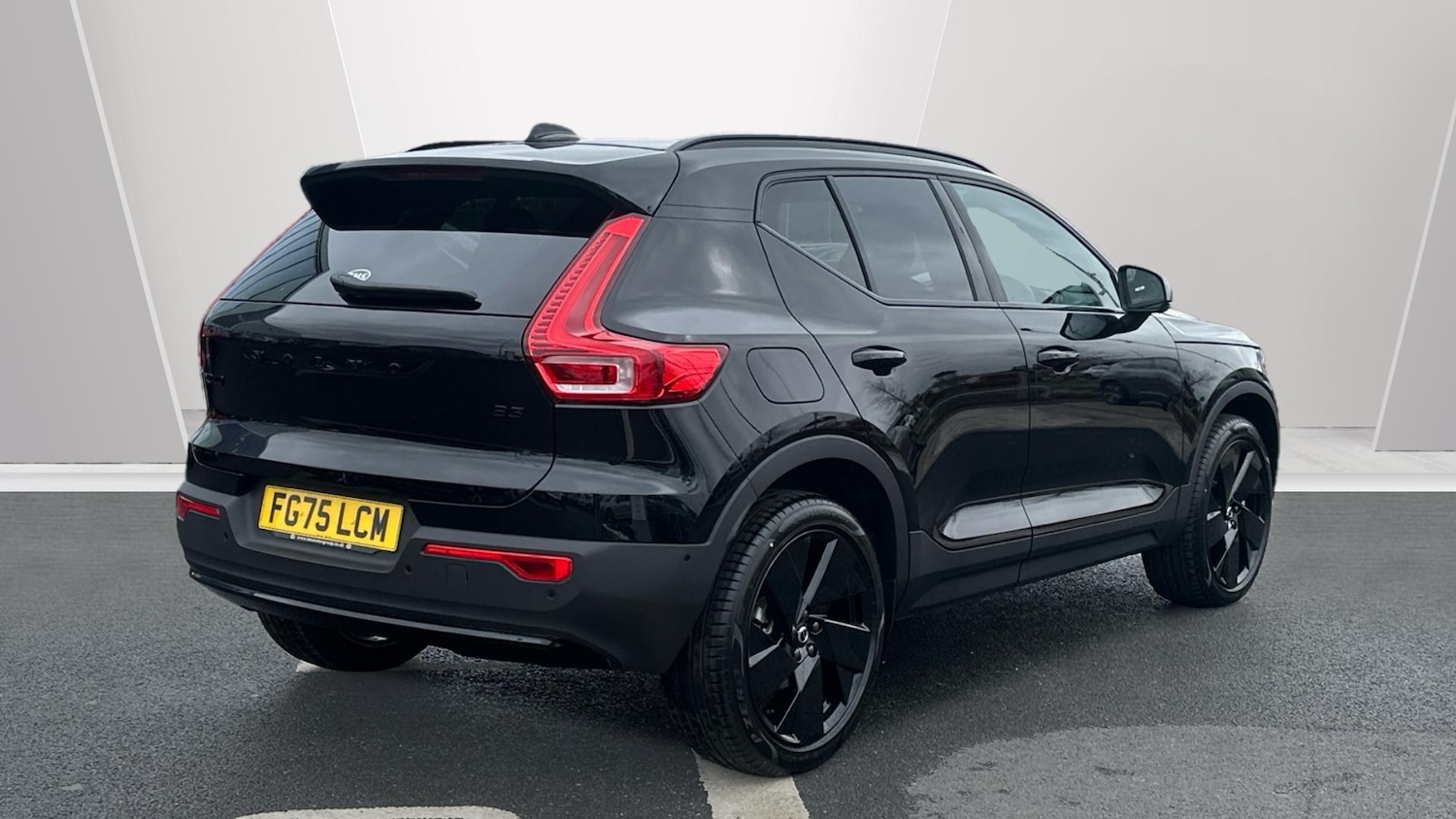 Used Volvo XC40 2025 for sale - 76336873: Photo 2