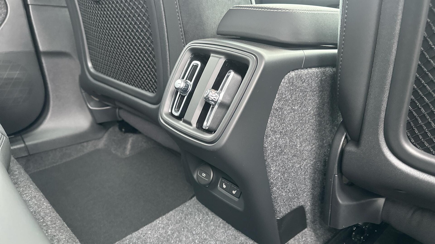 Used Volvo XC40 2025 for sale - 76336873: Photo 26