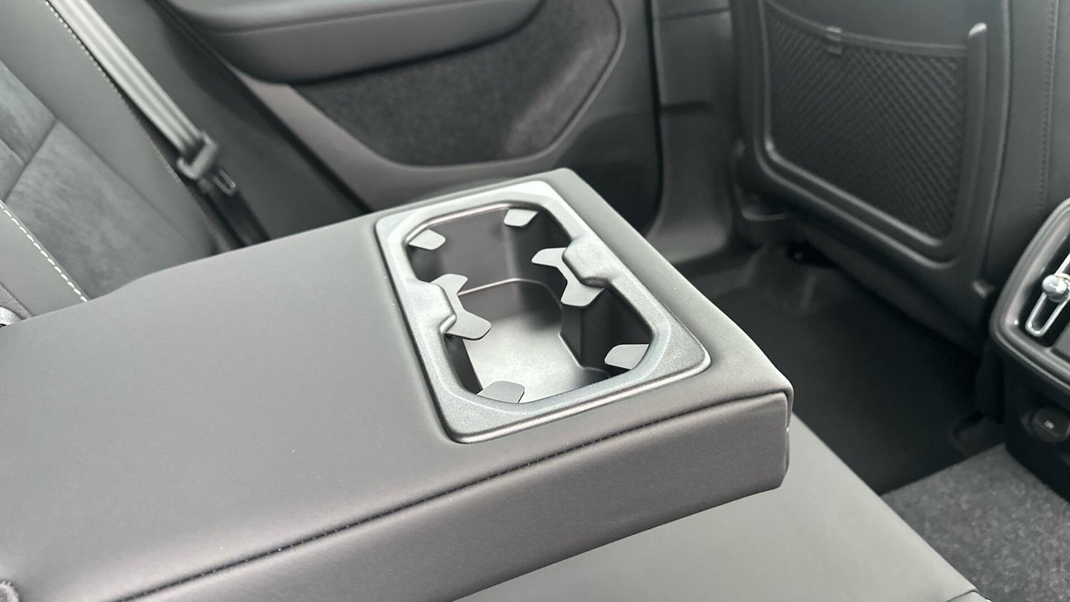 Used Volvo XC40 2025 for sale - 76336873: Photo 28