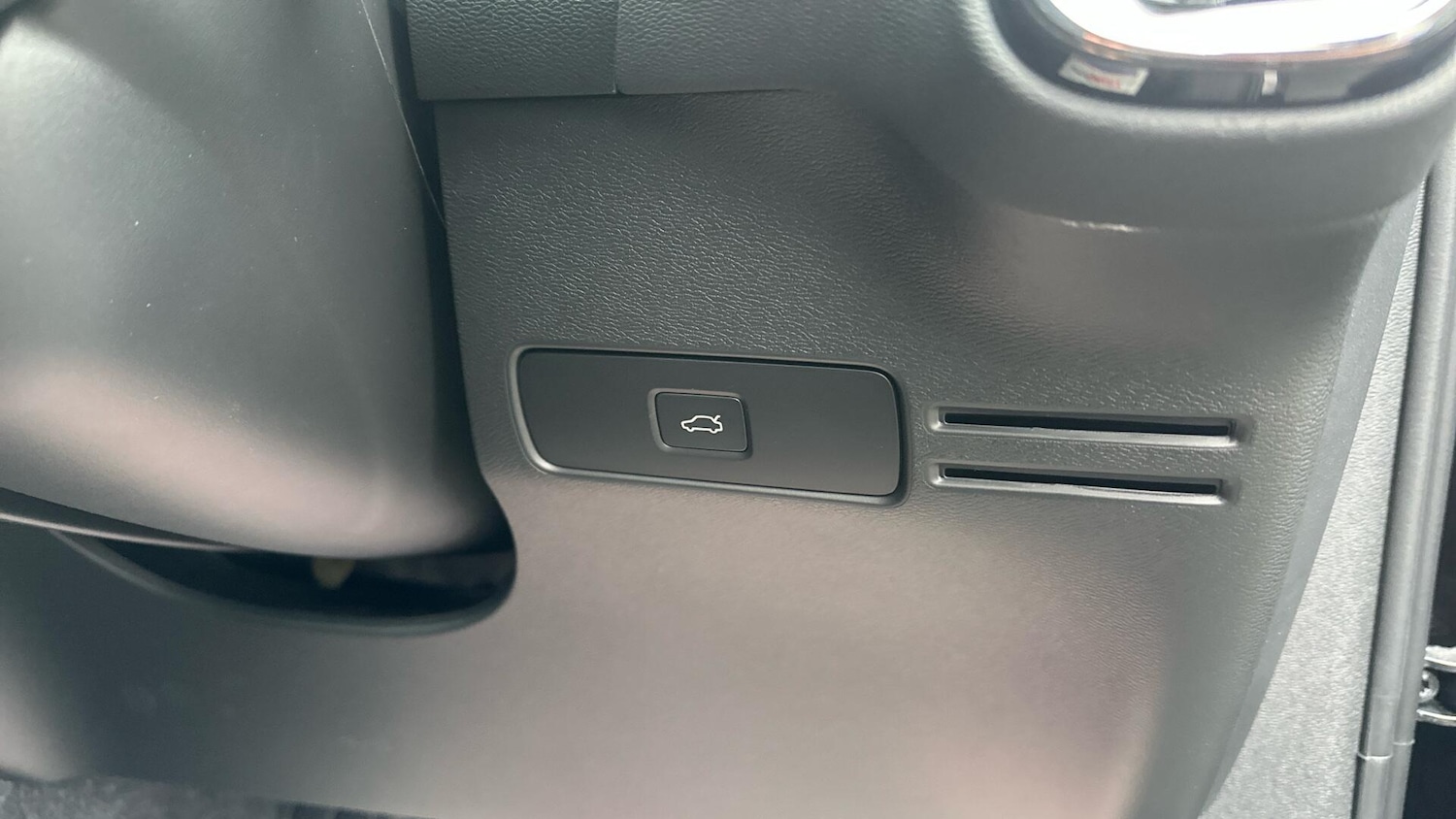 Used Volvo XC40 2025 for sale - 76336873: Photo 30