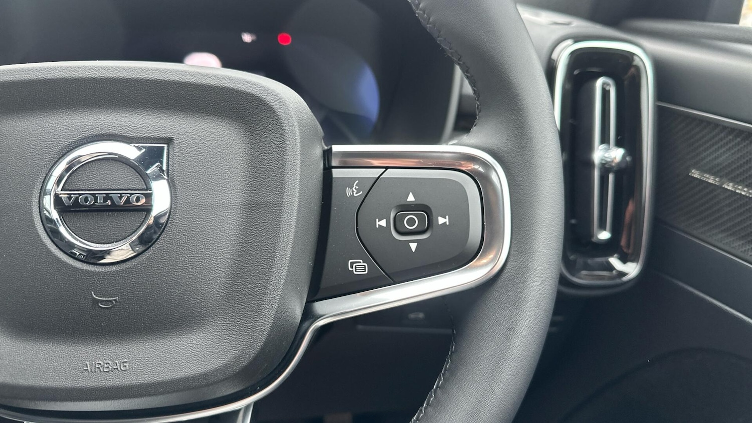 Used Volvo XC40 2025 for sale - 76336873: Photo 32