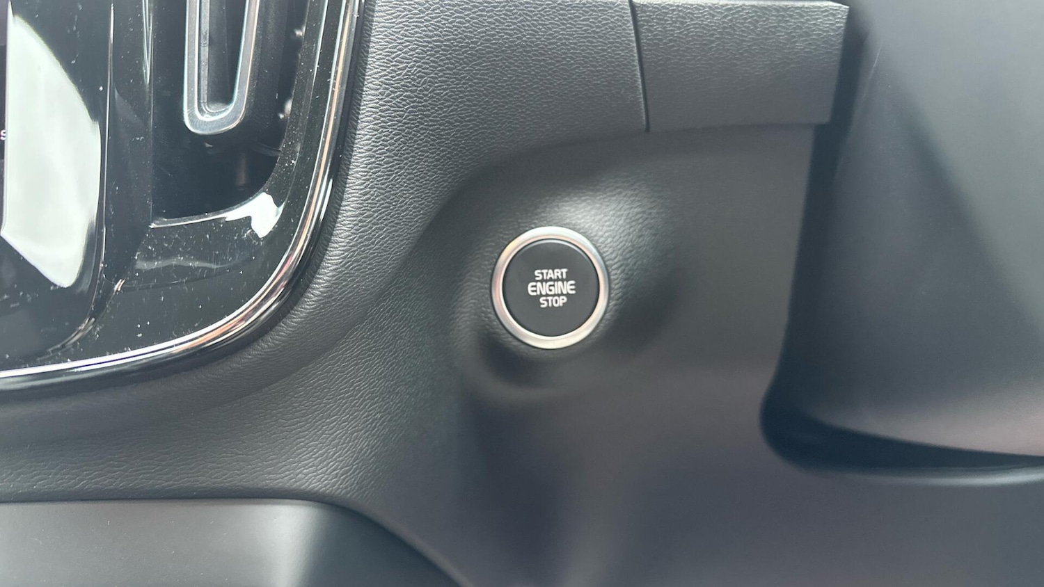 Used Volvo XC40 2025 for sale - 76336873: Photo 36