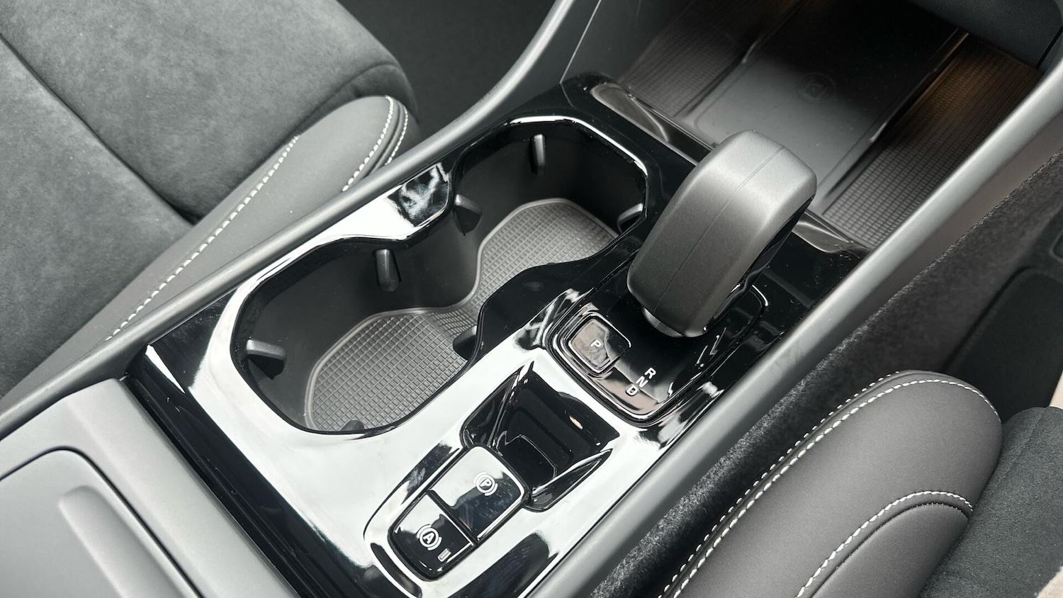 Used Volvo XC40 2025 for sale - 76336873: Photo 37