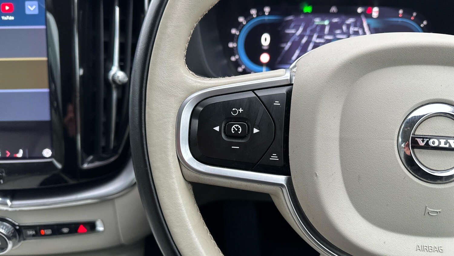 Used Volvo XC60 2021 for sale - 77672930: Photo 20