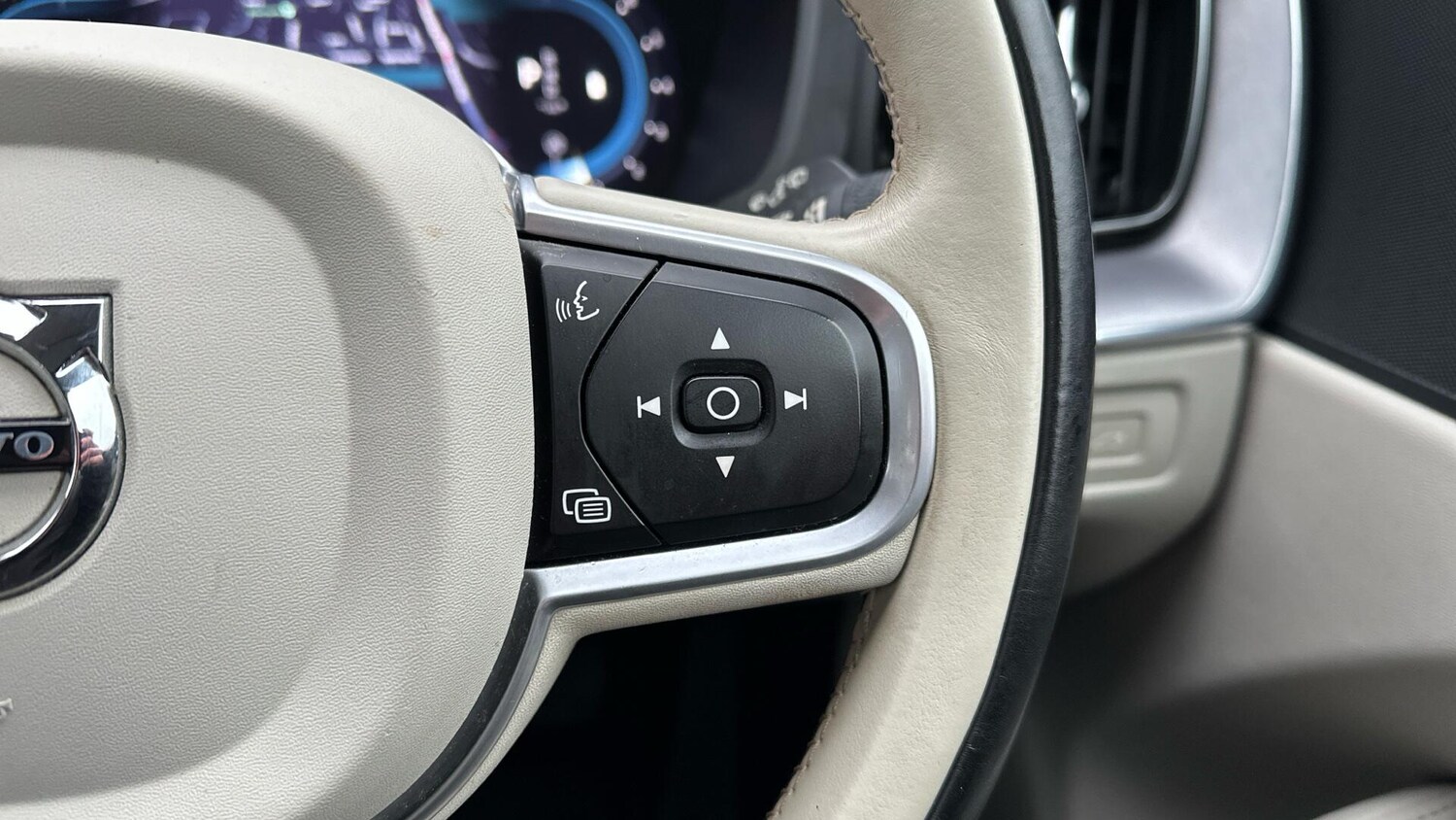 Used Volvo XC60 2021 for sale - 77672930: Photo 21