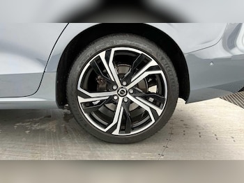 Used Volvo V60 2023 for sale - 78772323: Photo