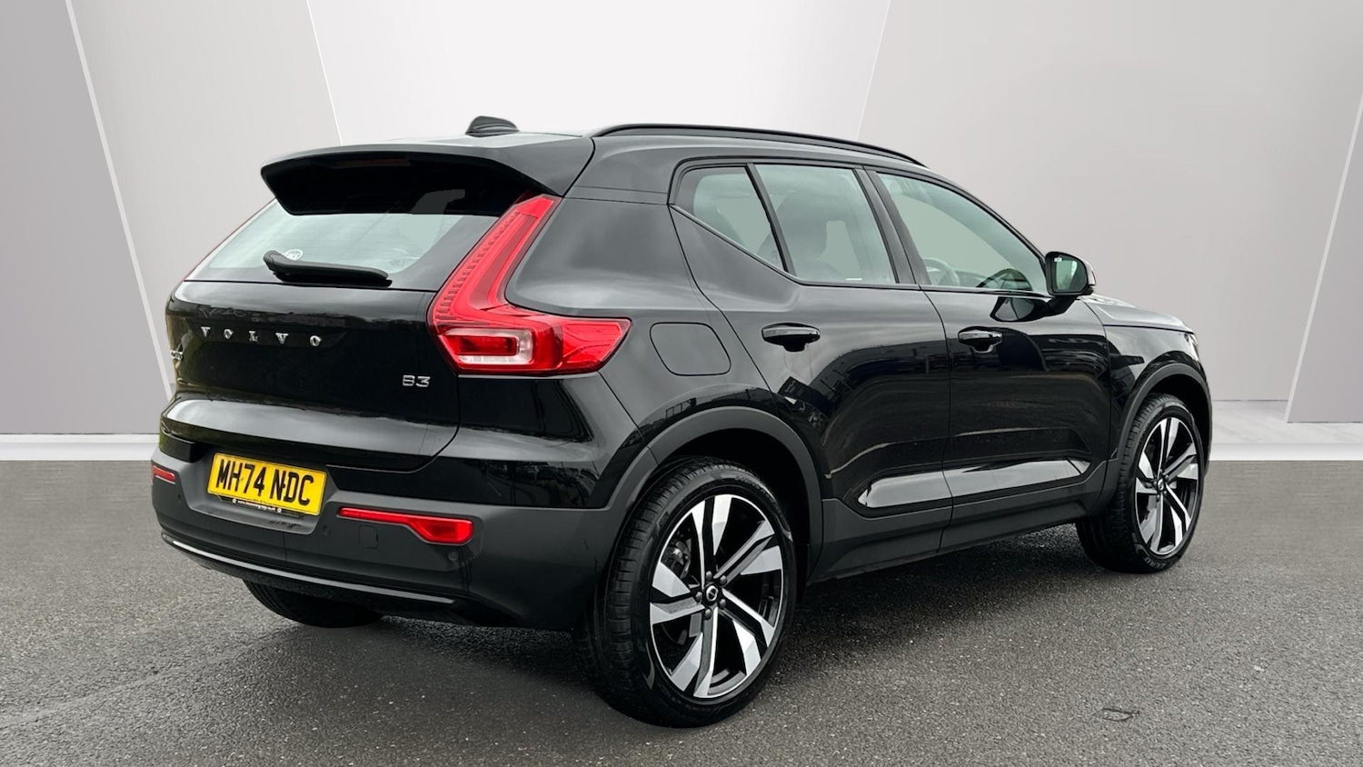 Used Volvo XC40 2025 for sale - 77673012: Photo 2